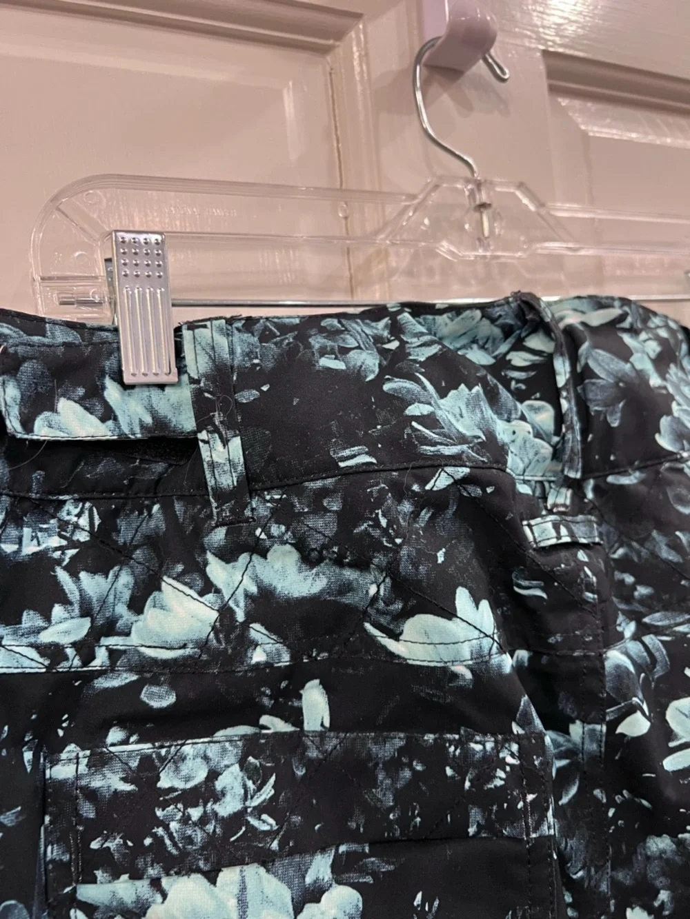 Roxy Nadia Printed Flower Women's Snowboard Pants - True Black Akio, Size Large - Picture 11 of 15